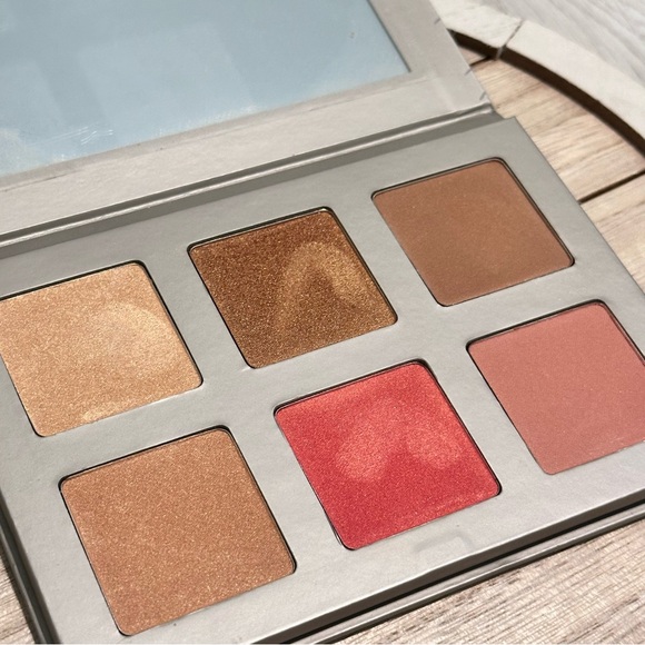NEW-ICONIC LONDON  Blaze Chaser Face Palette - Picture 6 of 7